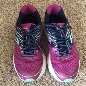 Saucony tennis shoes